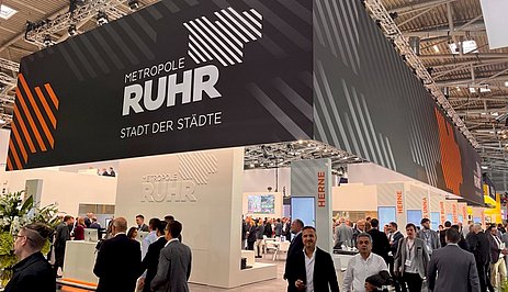 Der Stand der Metropole Ruhr auf der EXPO REAL 2023 in der Außenansicht in München vor Ort.